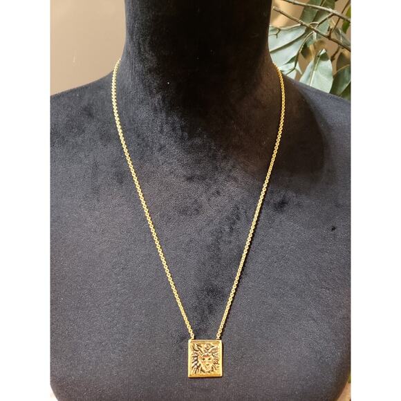 Womens Gold Tone Anne Klein Lion Head Square Pendant Necklace /Spring Ring Clasp - Picture 1 of 6